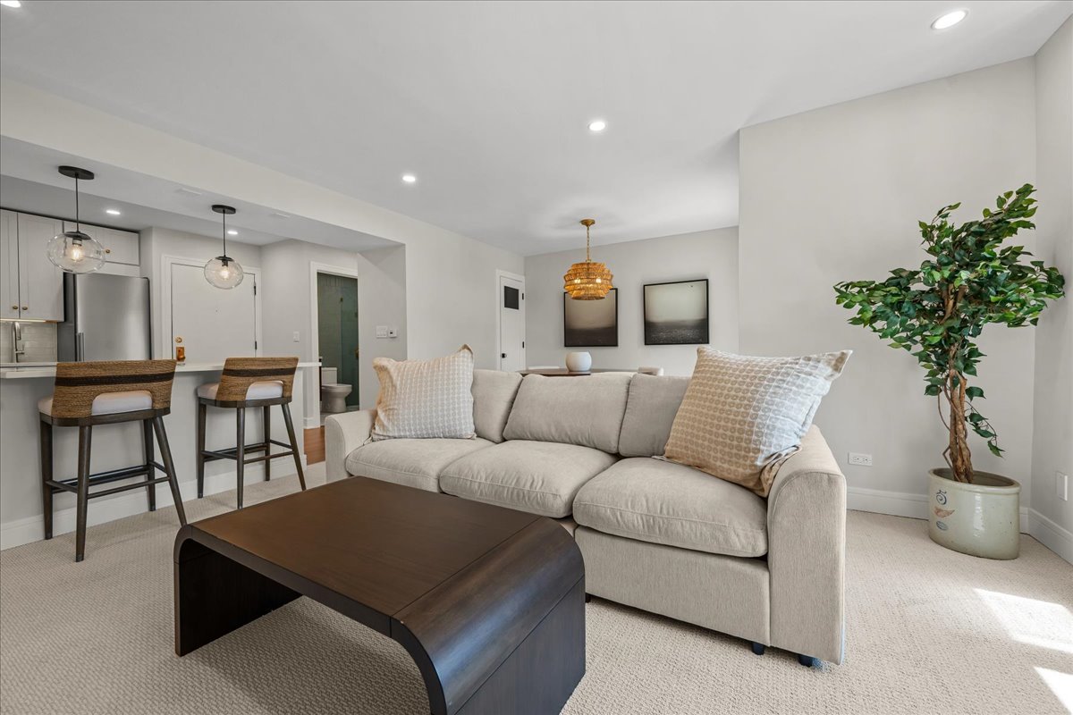 1900 Wilmette Avenue 2f Property Photo 4