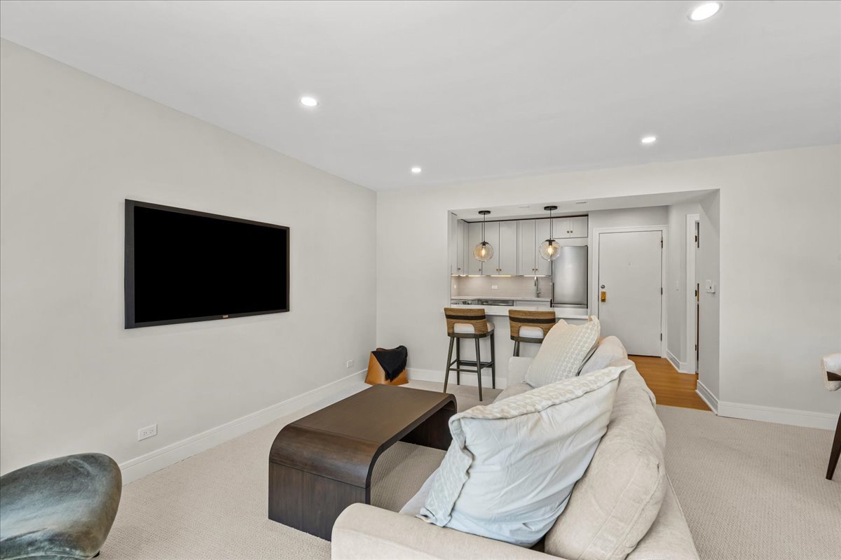 1900 Wilmette Avenue 2f Property Photo 5