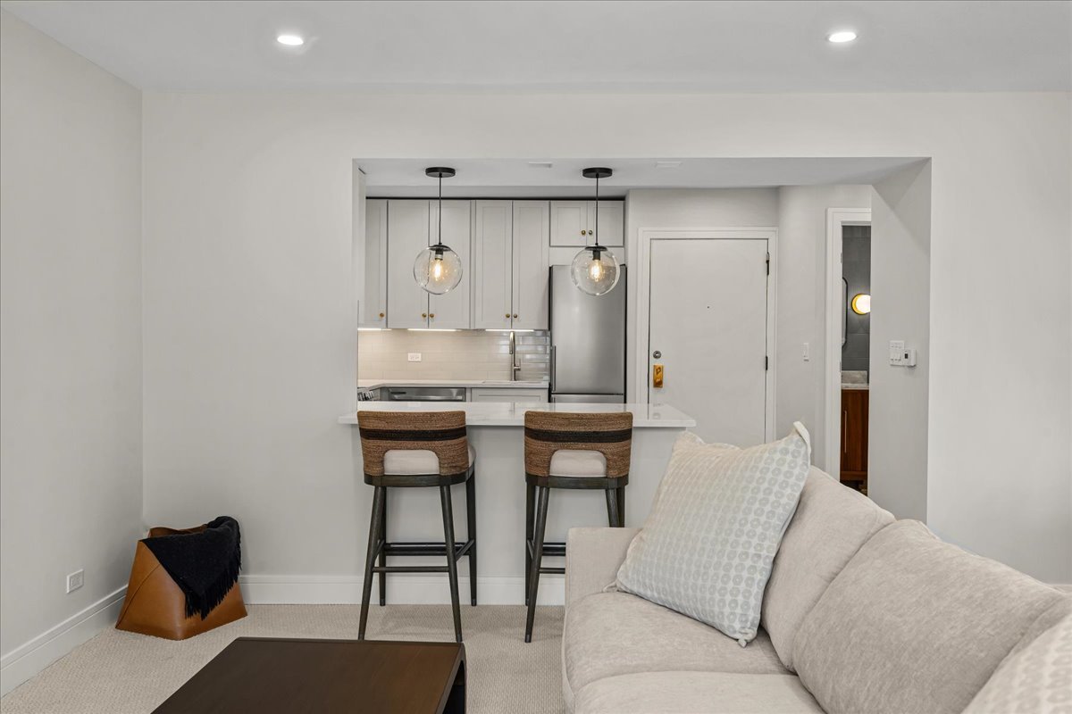 1900 Wilmette Avenue 2f Property Photo 6