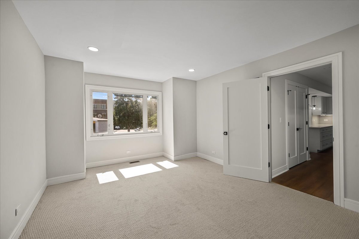 1900 Wilmette Avenue 2f Property Photo 14