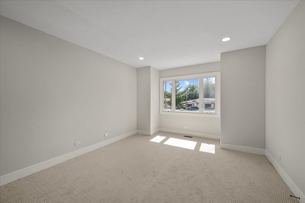 1900 Wilmette Avenue 2f Property Photo 15