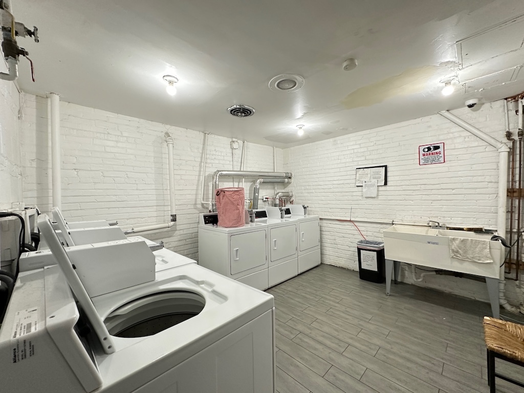 1040 W Hollywood Avenue 102 Property Photo 4