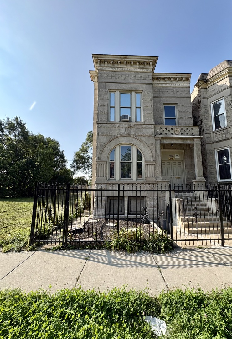 4051 W Monroe Street Property Photo 1