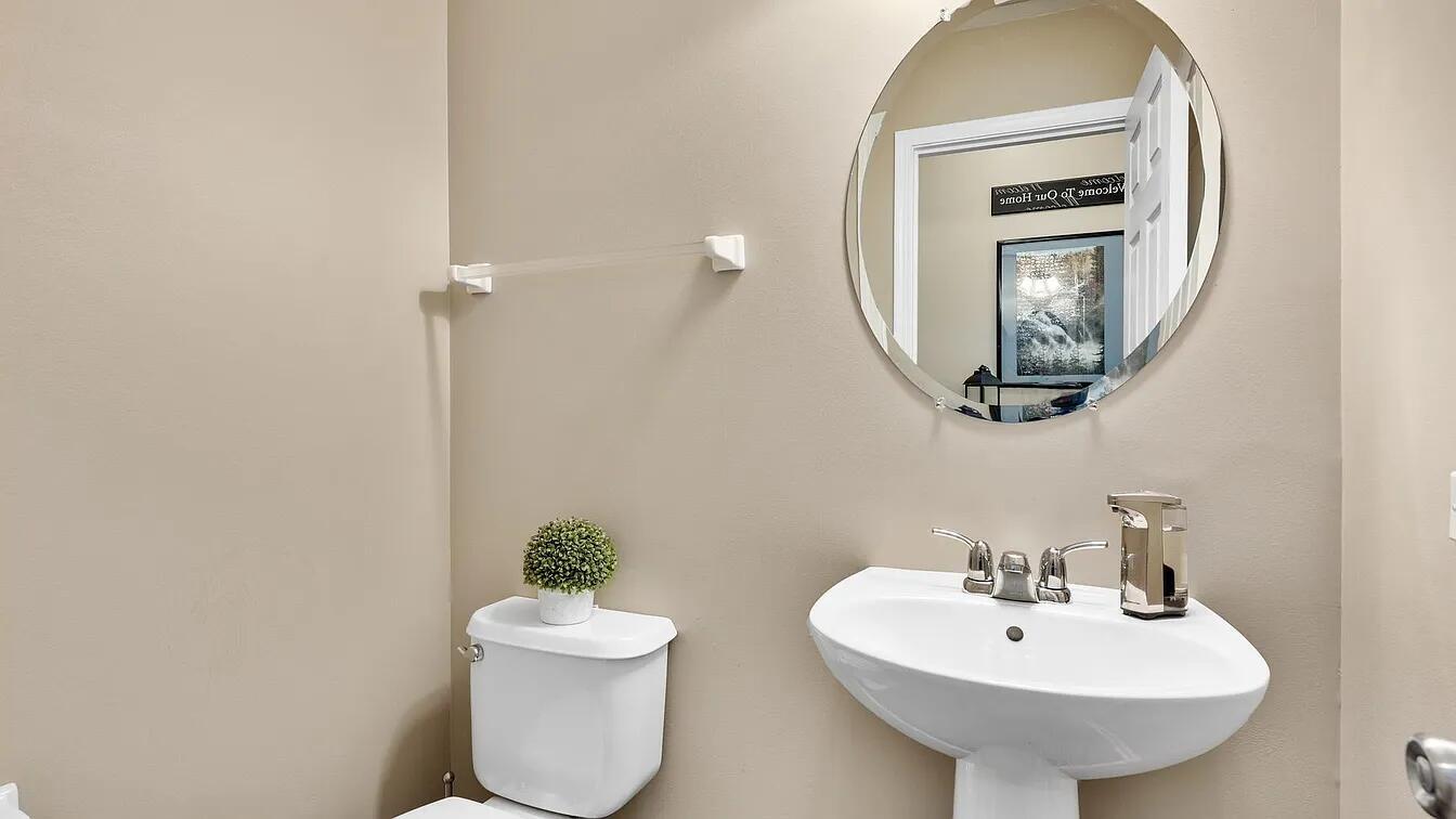 2521 N Looking Glass Court Property Photo 8