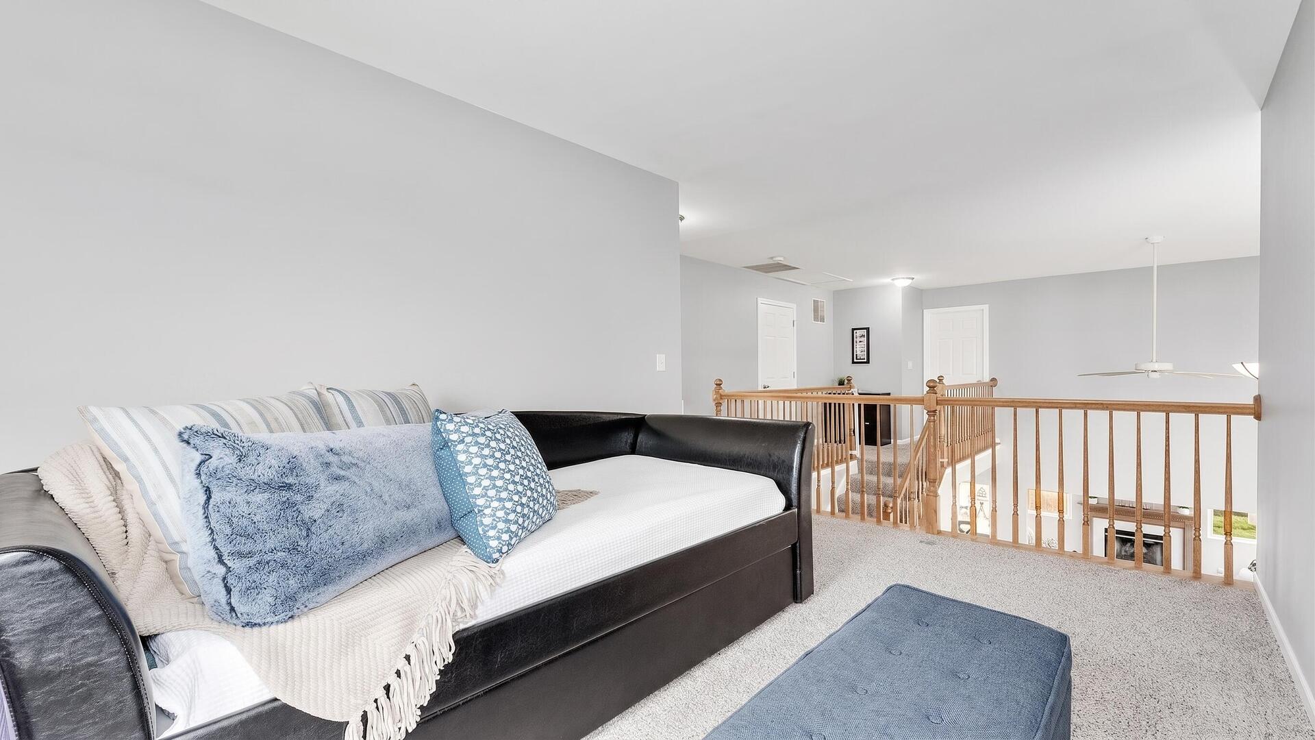 2521 N Looking Glass Court Property Photo 11