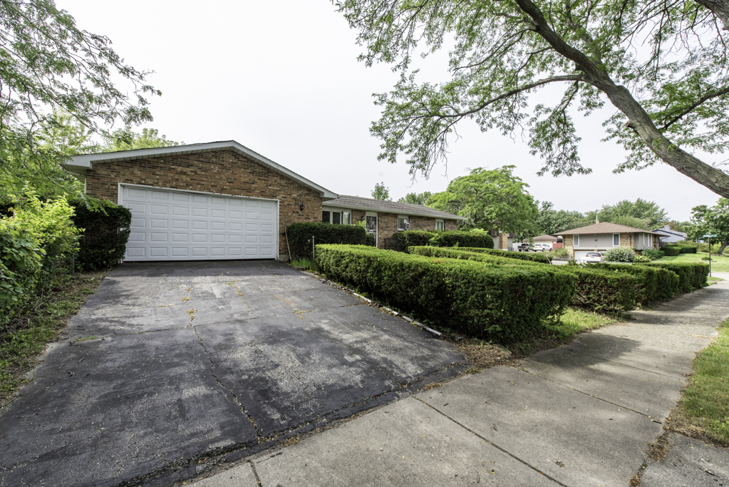 2715 Hyde Park Avenue Property Photo 1