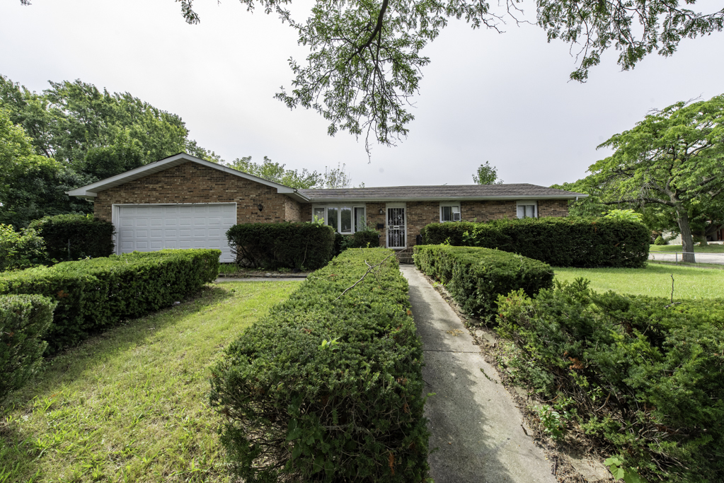 2715 Hyde Park Avenue Property Photo 2
