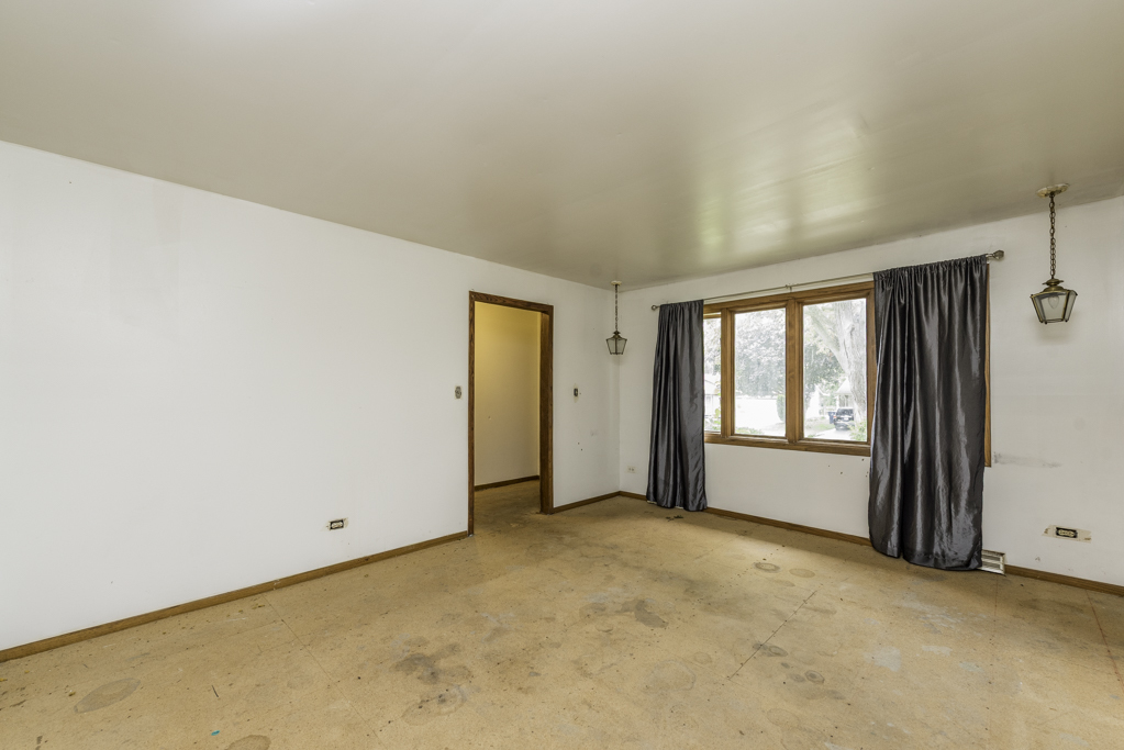 2715 Hyde Park Avenue Property Photo 3