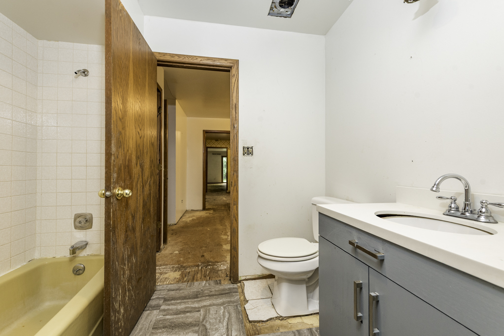 2715 Hyde Park Avenue Property Photo 9
