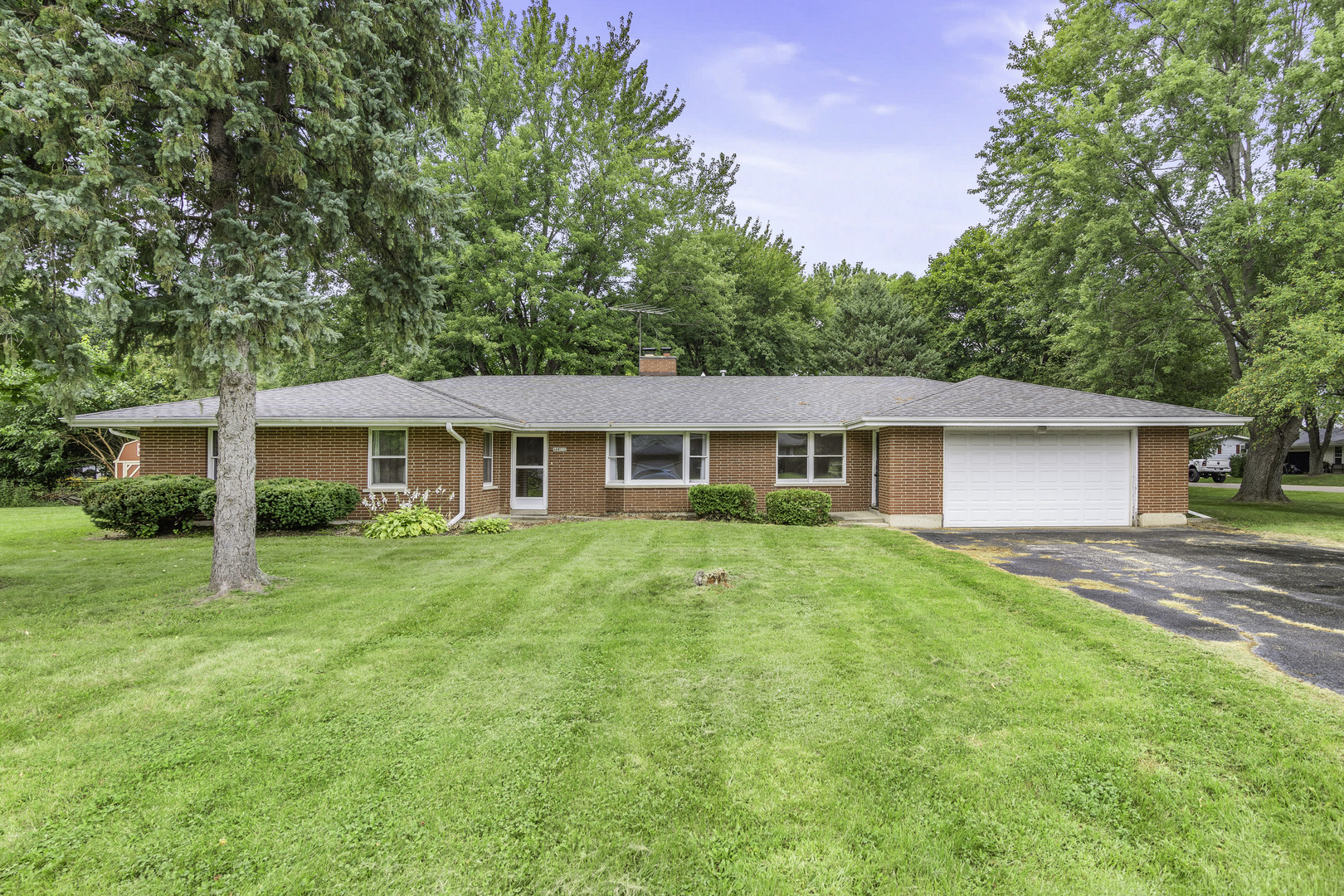 46w550 Katie Drive Property Photo 1