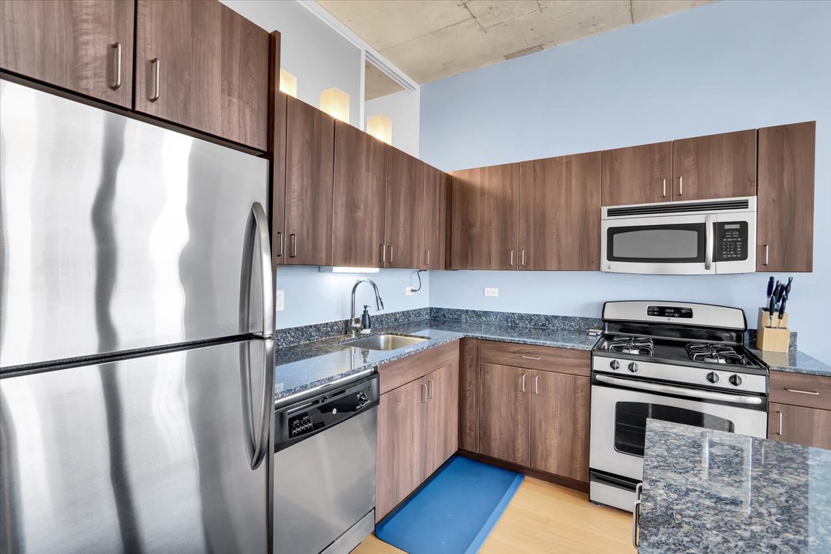 235 W Van Buren Street 2007 Property Photo 8