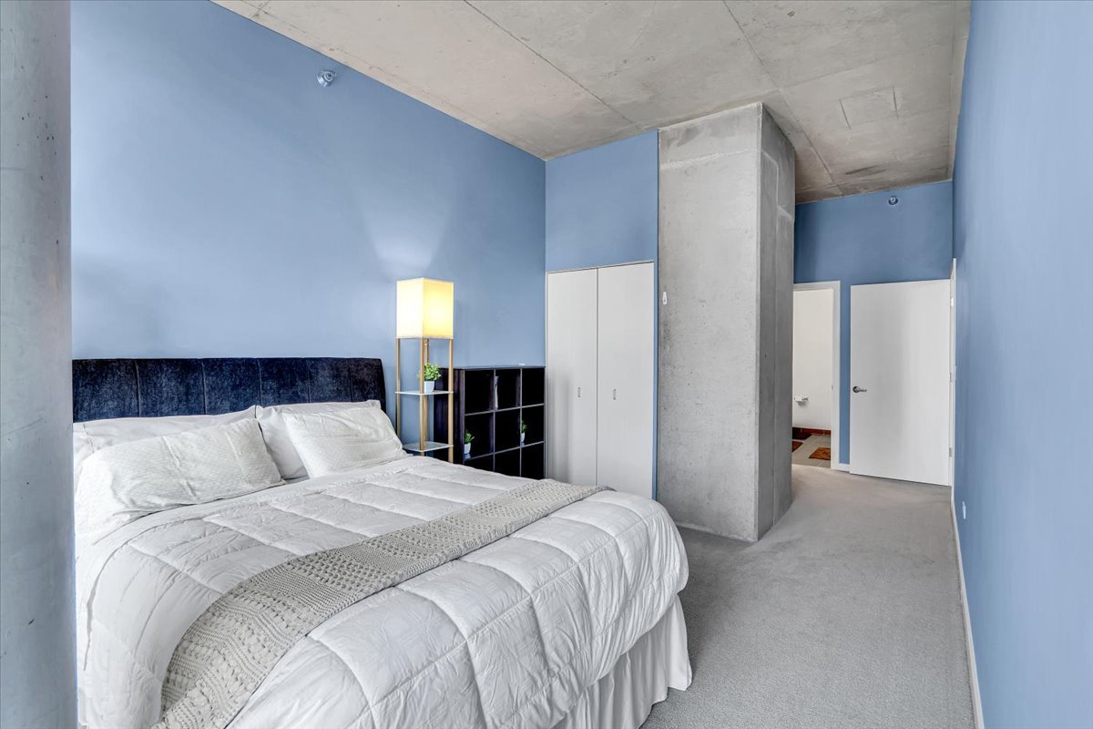 235 W Van Buren Street 2007 Property Photo 11