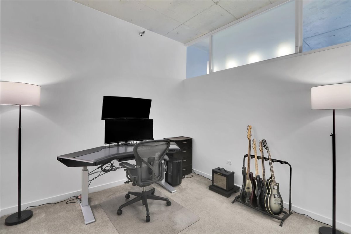 235 W Van Buren Street 2007 Property Photo 14
