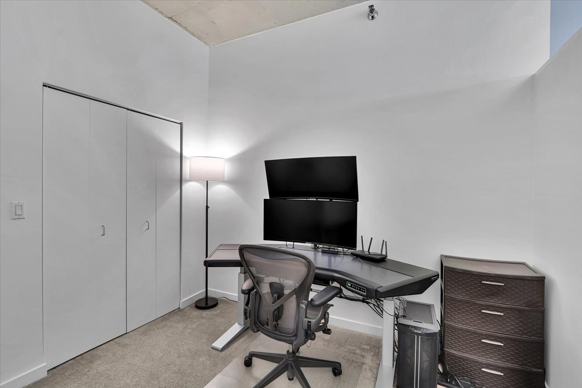 235 W Van Buren Street 2007 Property Photo 15