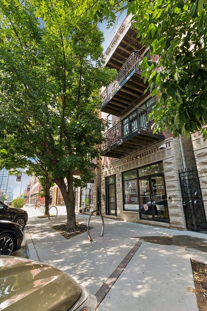 1046 W Fulton Market 3 Property Photo 1