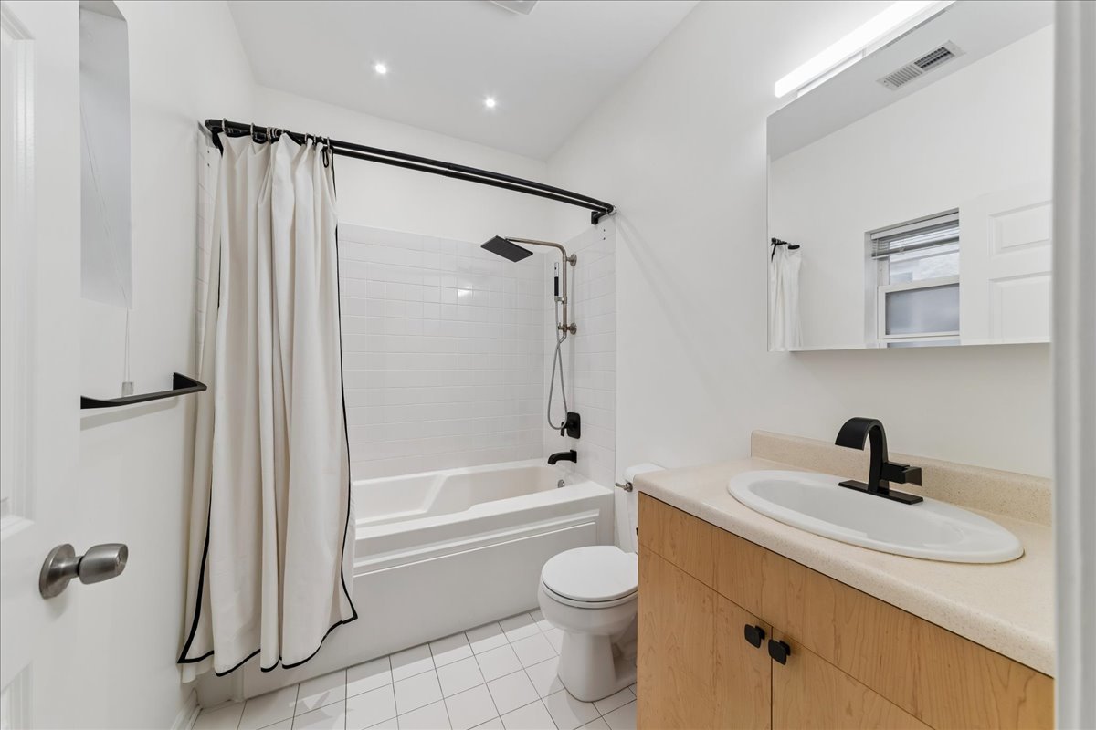 1046 W Fulton Market 3 Property Photo 9