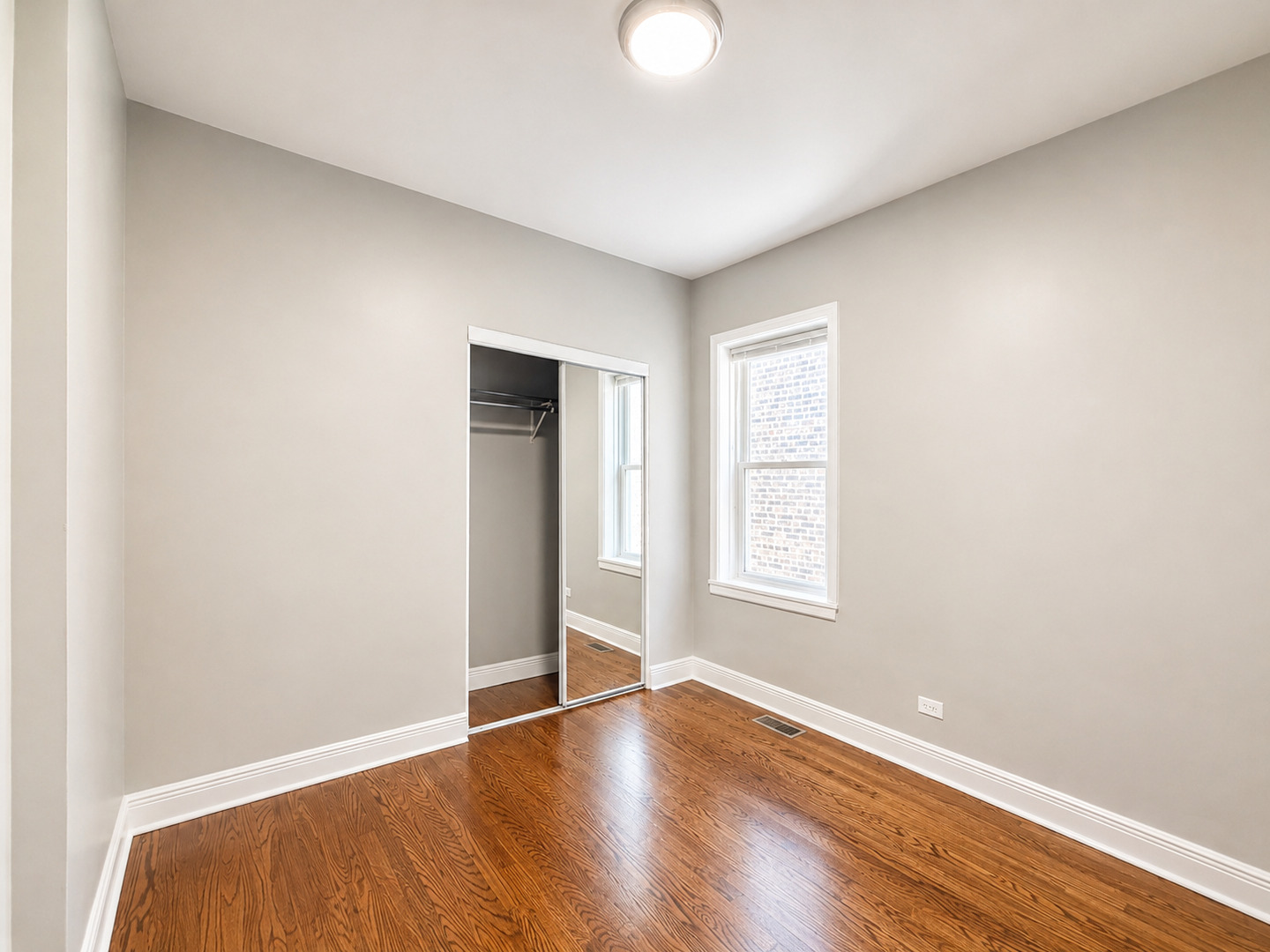 1747 N Luna Avenue Property Photo 11