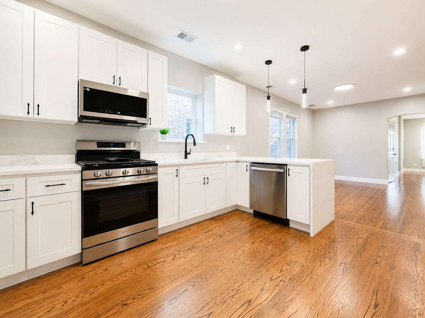 1747 N Luna Avenue Property Photo 19