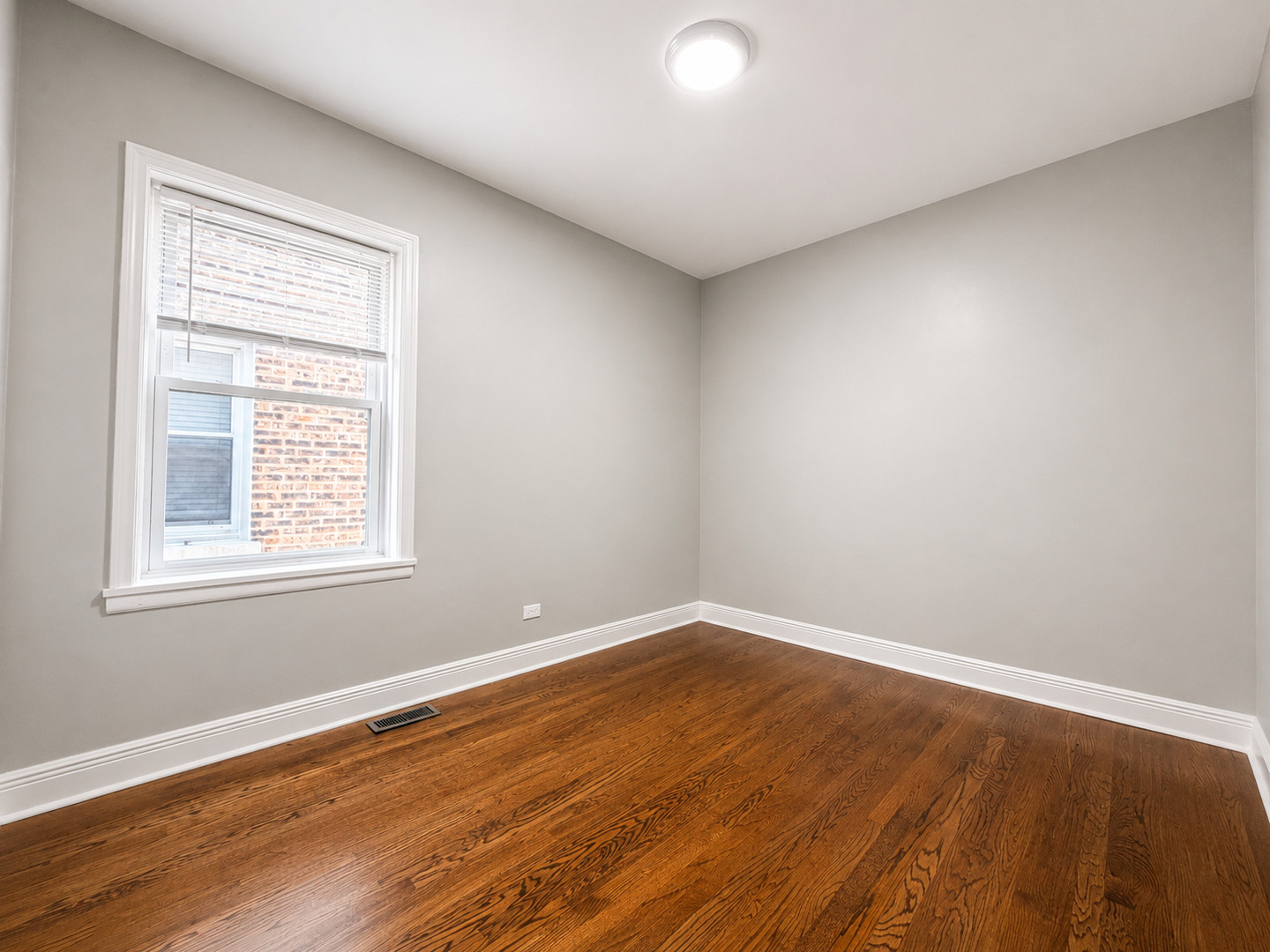 1747 N Luna Avenue Property Photo 24