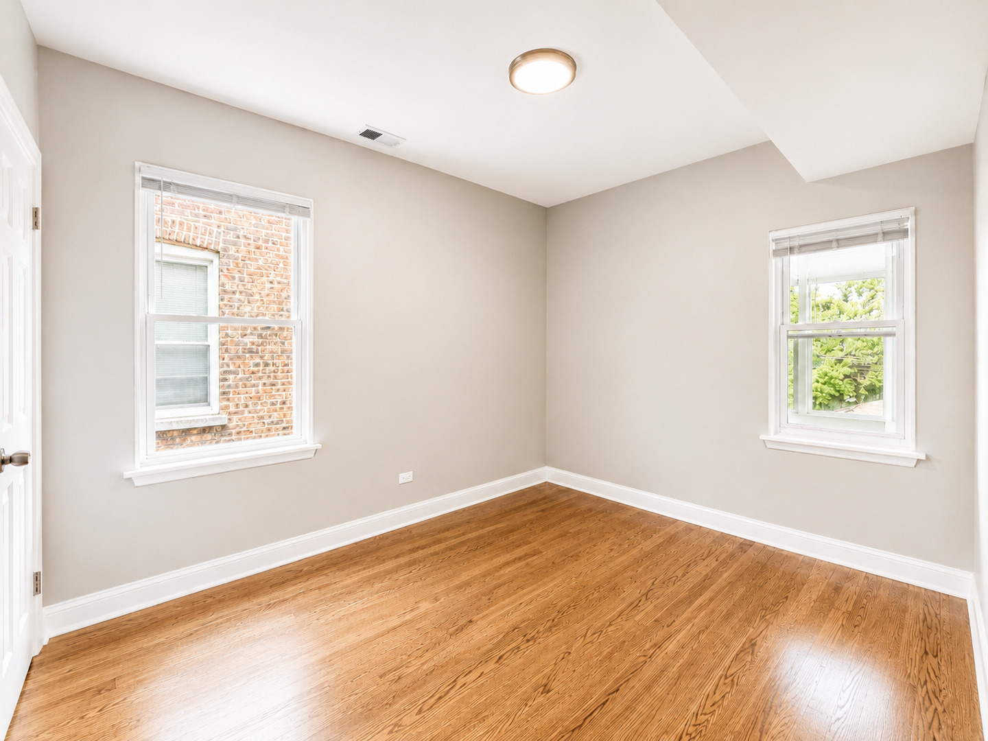 1747 N Luna Avenue Property Photo 26