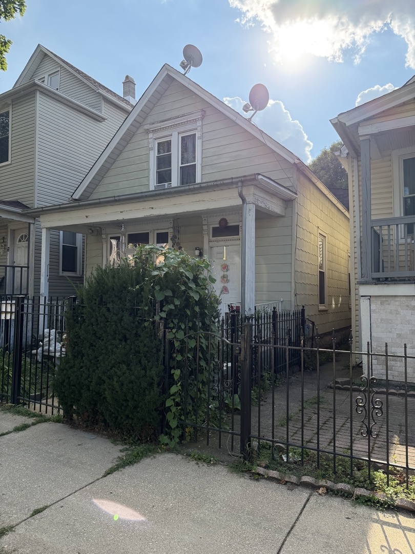4208 S Artesian Avenue Property Photo 3