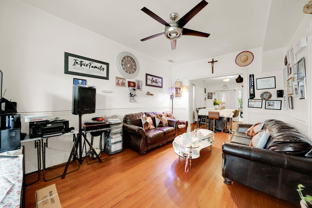 4208 S Artesian Avenue Property Photo 4