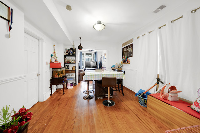 4208 S Artesian Avenue Property Photo 6