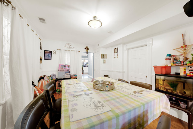 4208 S Artesian Avenue Property Photo 7