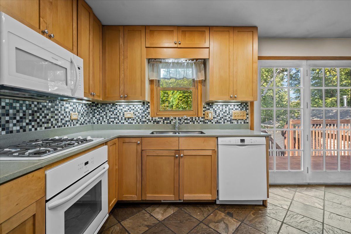 711 Quassey Avenue Property Photo 17
