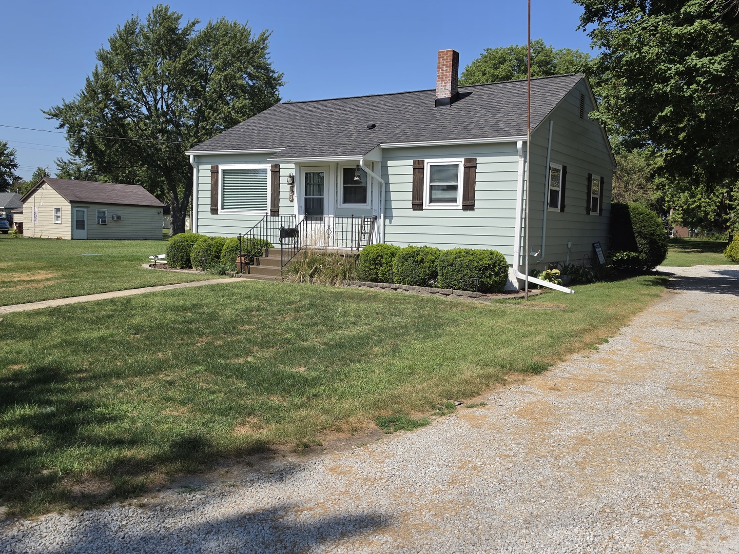 102 E Washington Street Property Photo 6