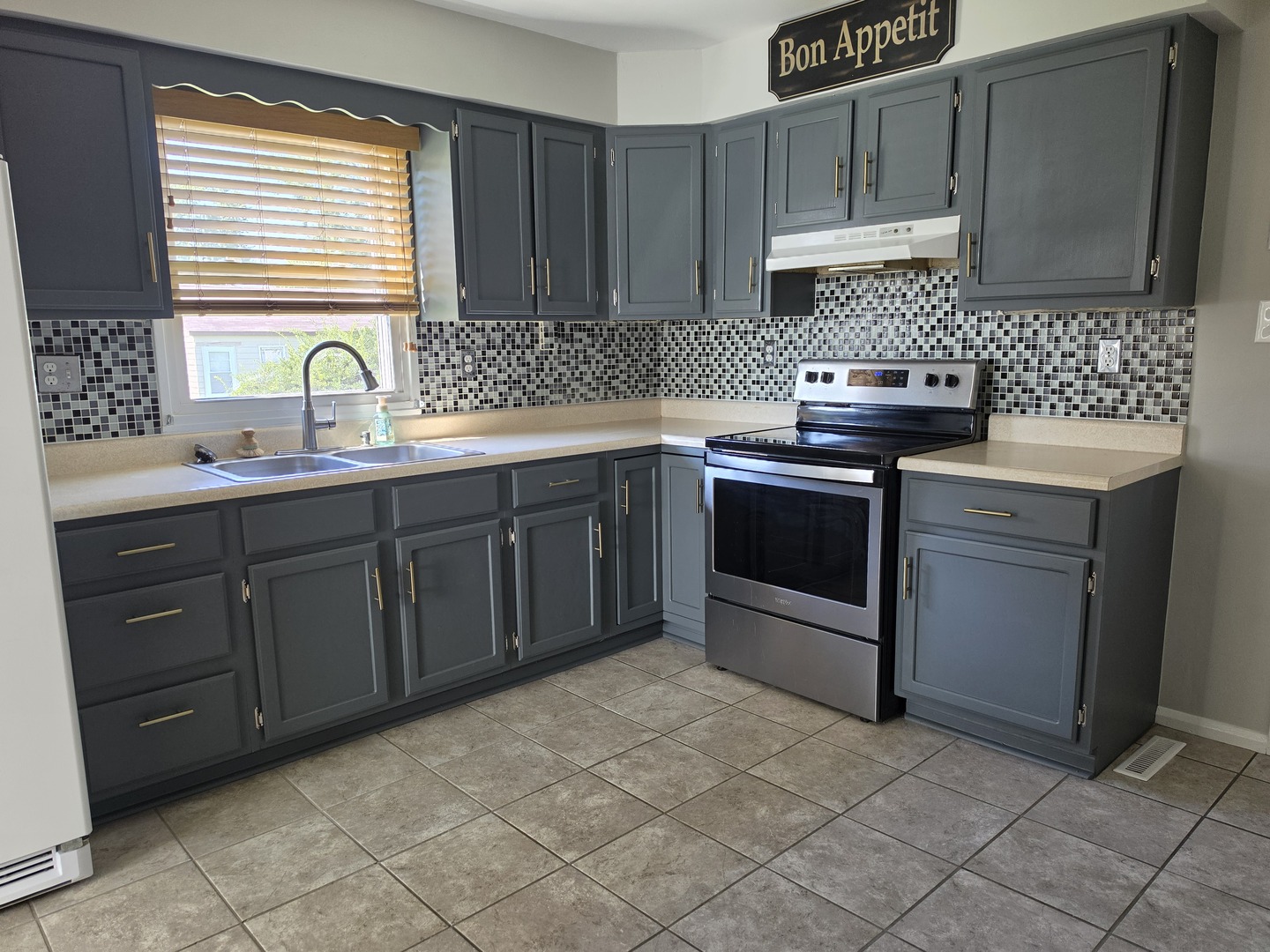 102 E Washington Street Property Photo 12