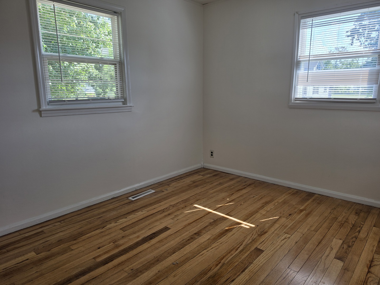102 E Washington Street Property Photo 20