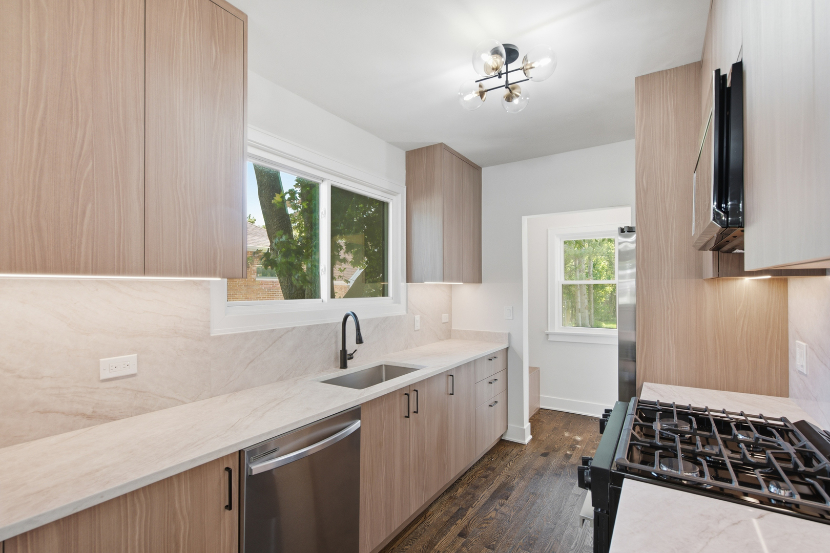 339 Prairie Avenue Property Photo 11