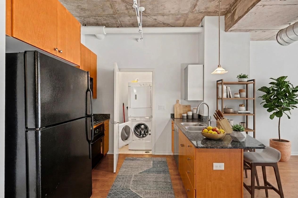 807 Davis Street 505 Property Photo 4