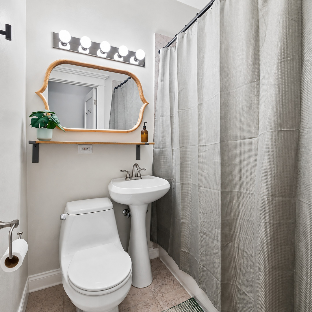 3755 N Wilton Avenue 3se Property Photo 8