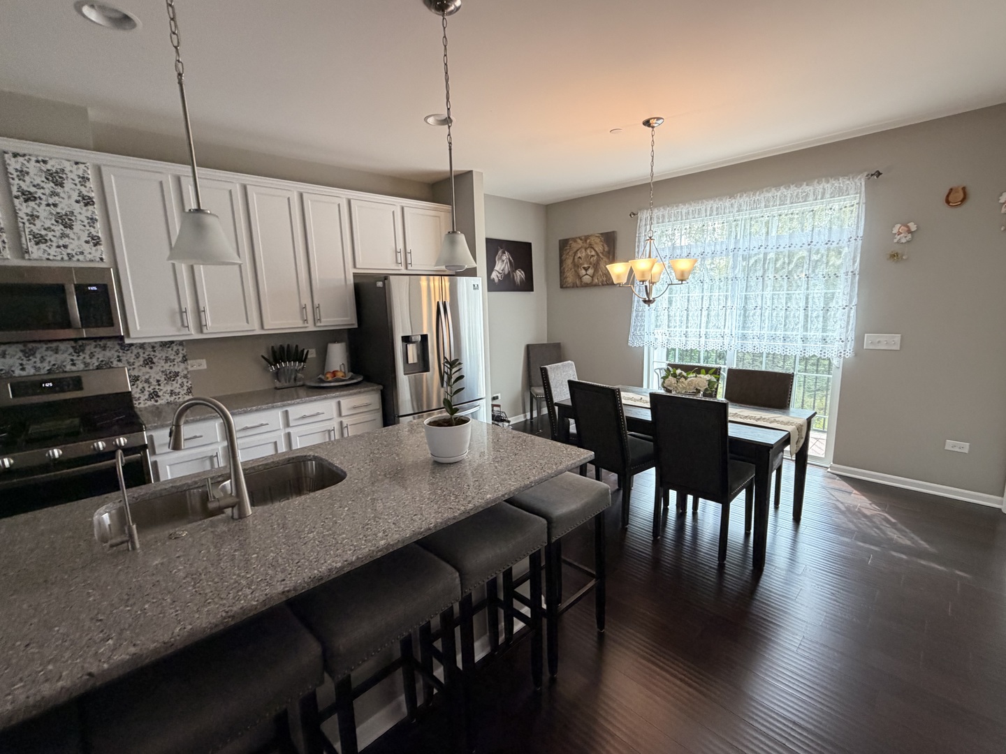2527 Huntleigh Lane Property Photo 4