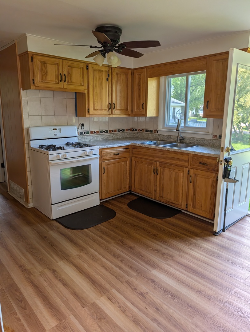 3815 W Lake Shore Drive Property Photo 8