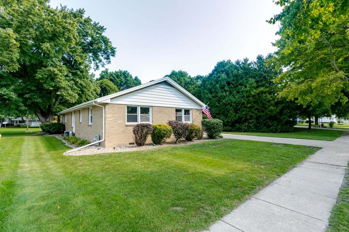 104 E Washington Drive Property Photo 3