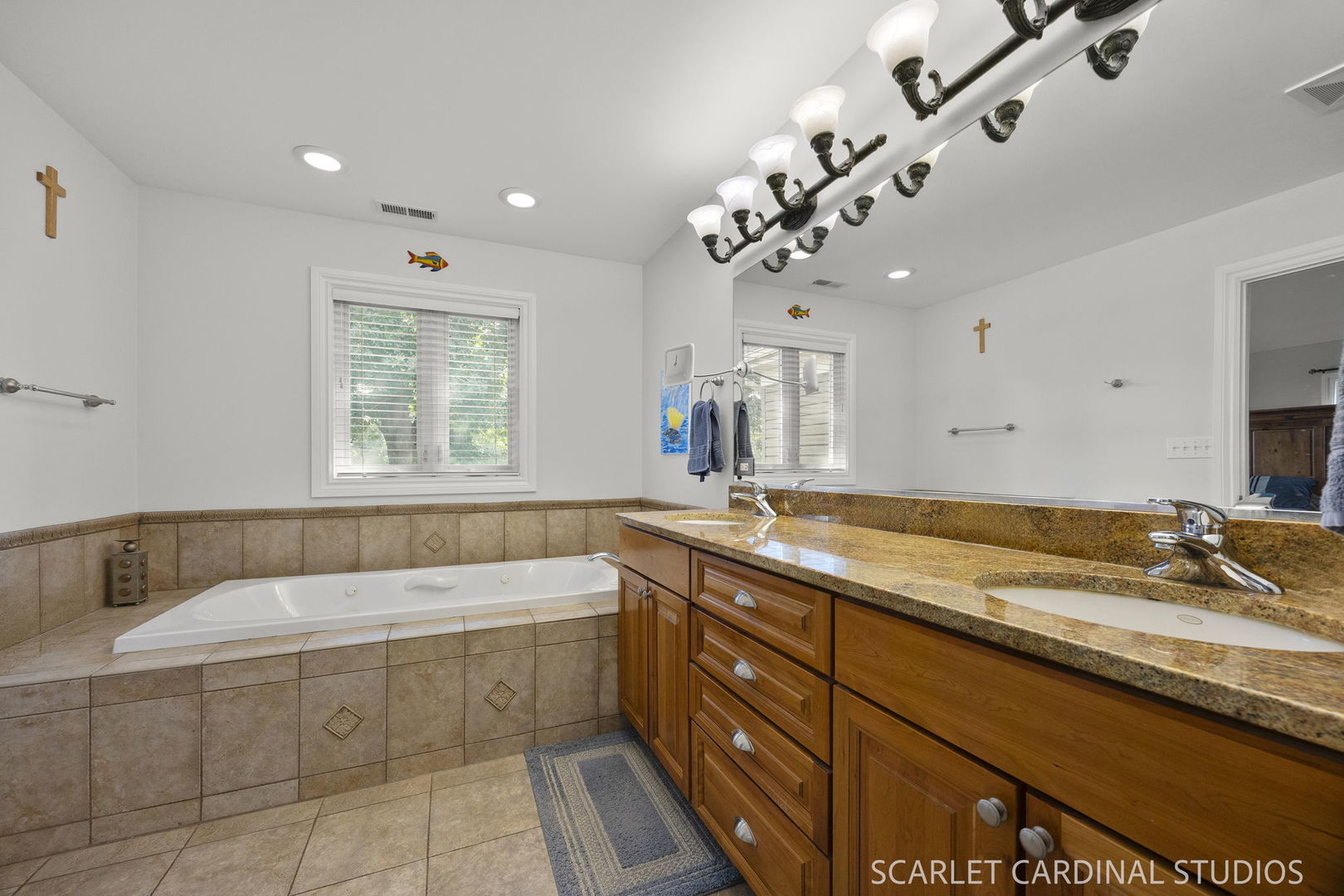 215 E Highland Avenue Property Photo 24