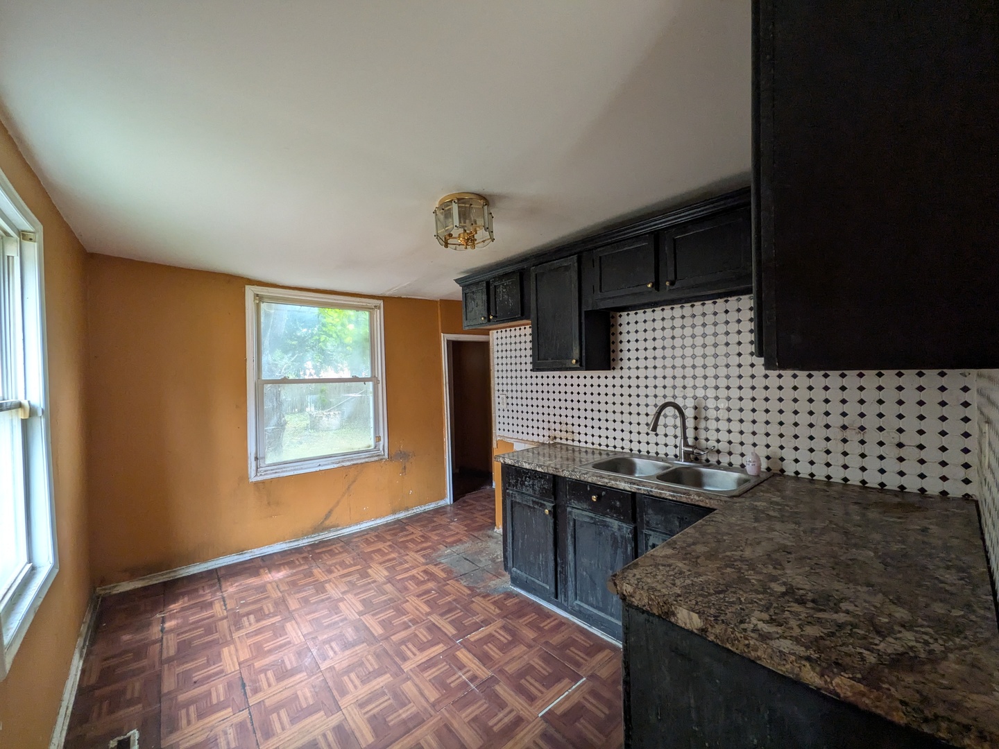 11833 S Harvard Avenue Property Photo 5