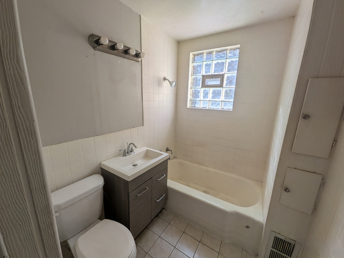 11833 S Harvard Avenue Property Photo 9