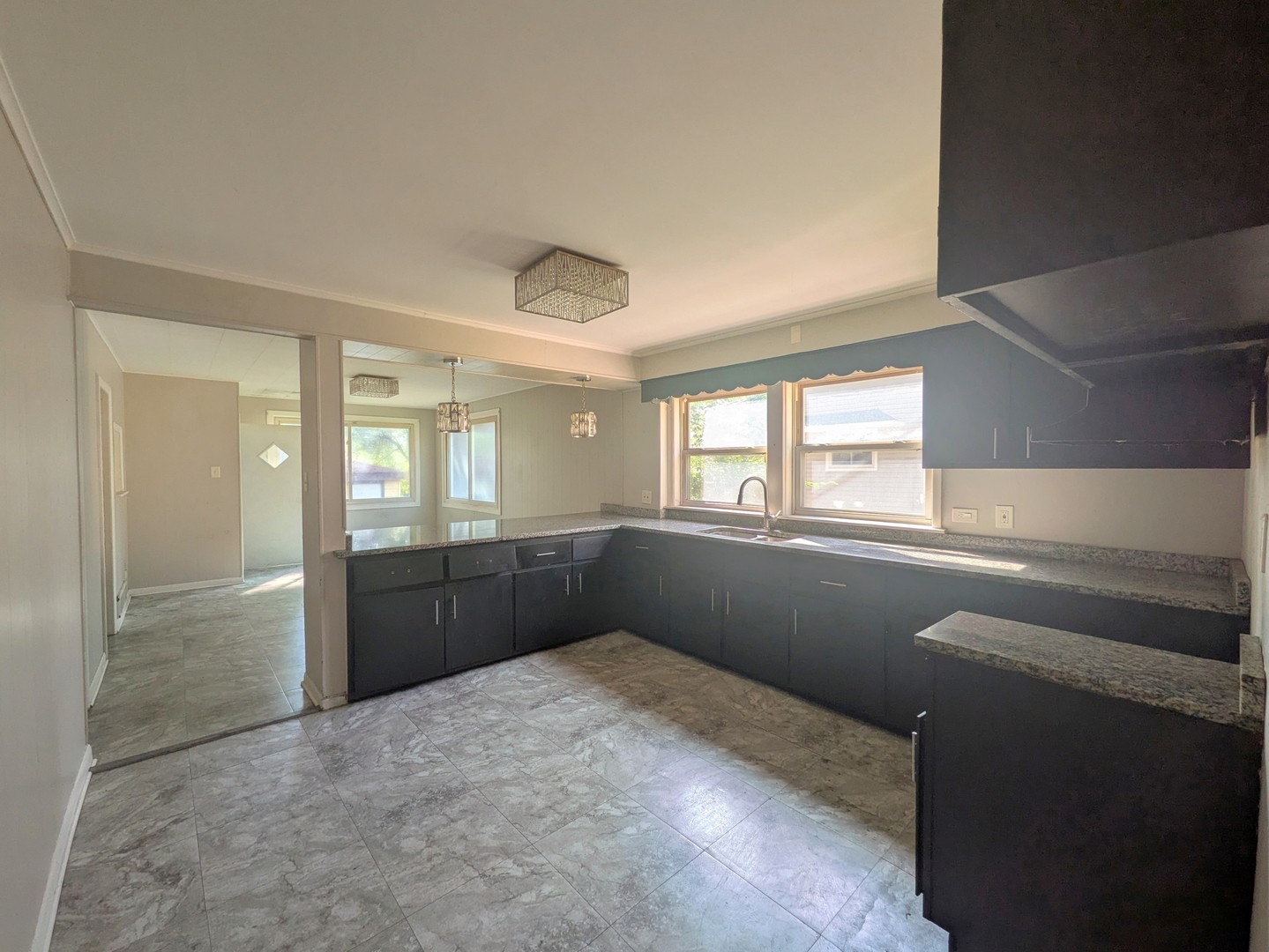 11833 S Harvard Avenue Property Photo 11