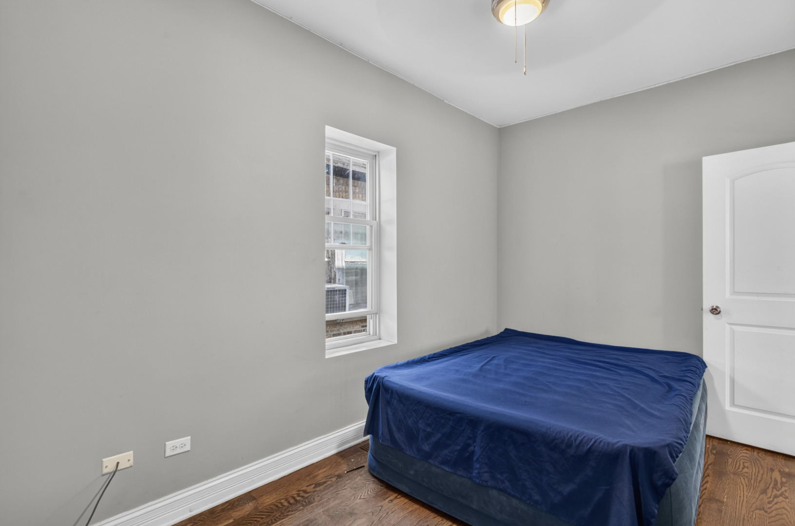 7820 S Rhodes Avenue Property Photo 10