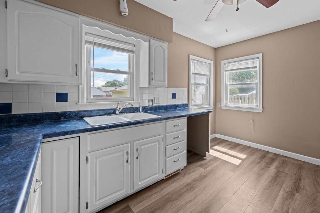 2919 42nd Street Property Photo 14