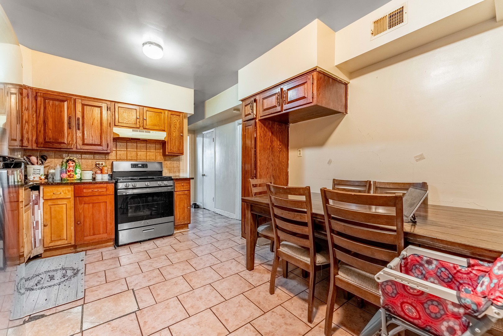 2927 N Avers Avenue Property Photo 8