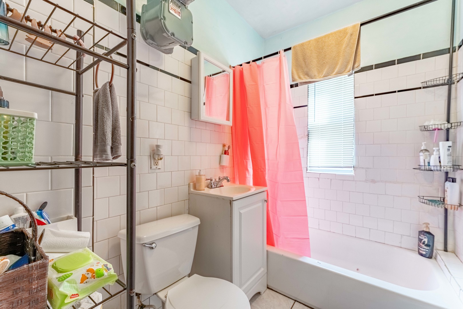 2927 N Avers Avenue Property Photo 14