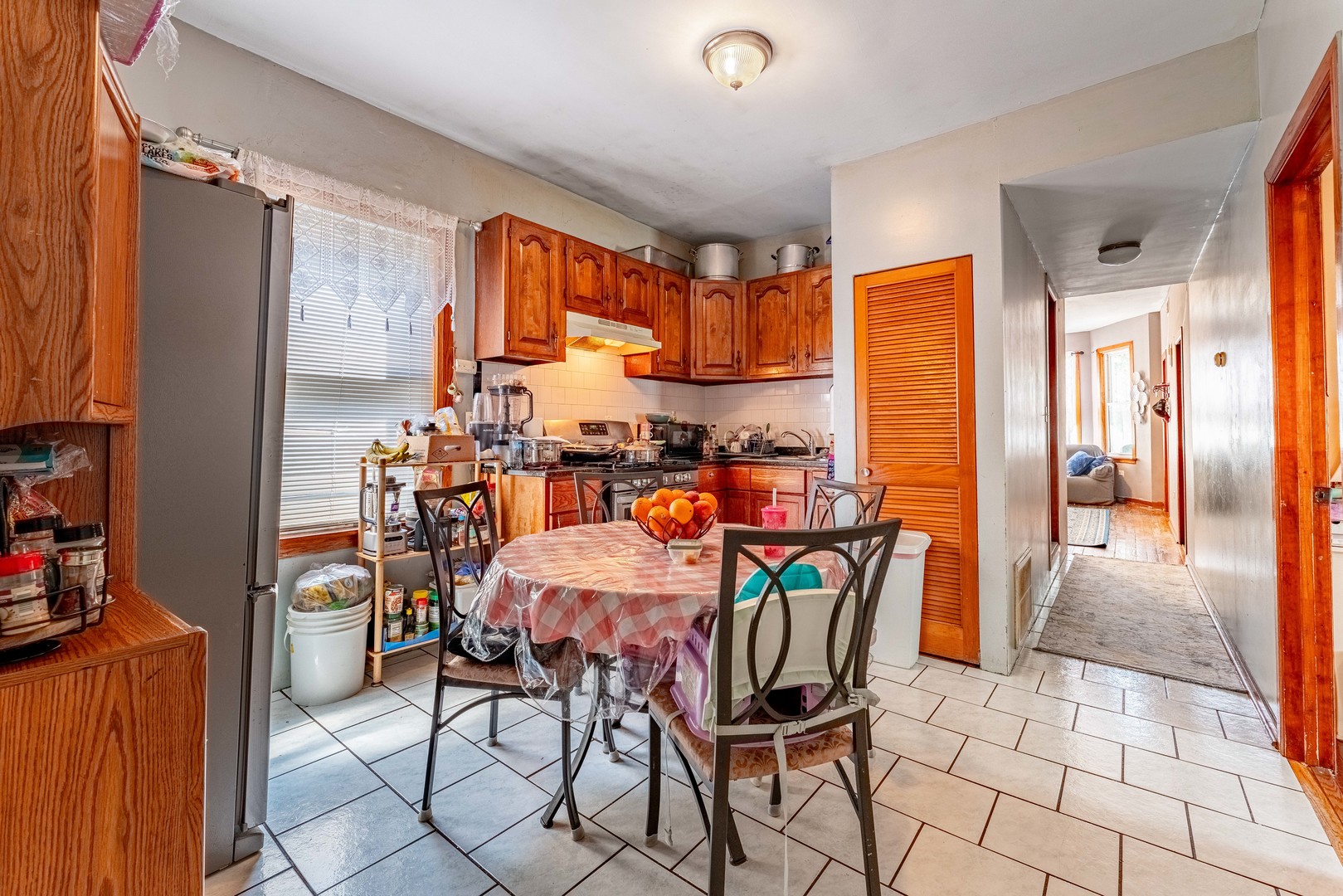 2927 N Avers Avenue Property Photo 16