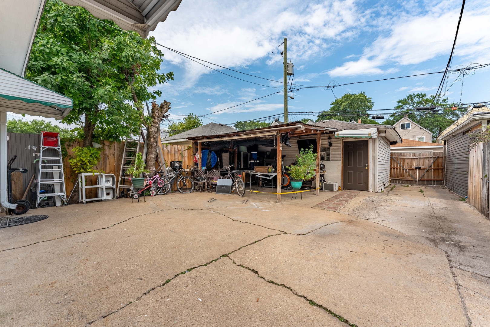 2927 N Avers Avenue Property Photo 26
