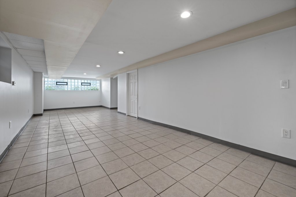 6605 S Whipple Street Property Photo 19