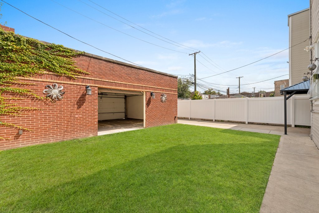 6605 S Whipple Street Property Photo 28